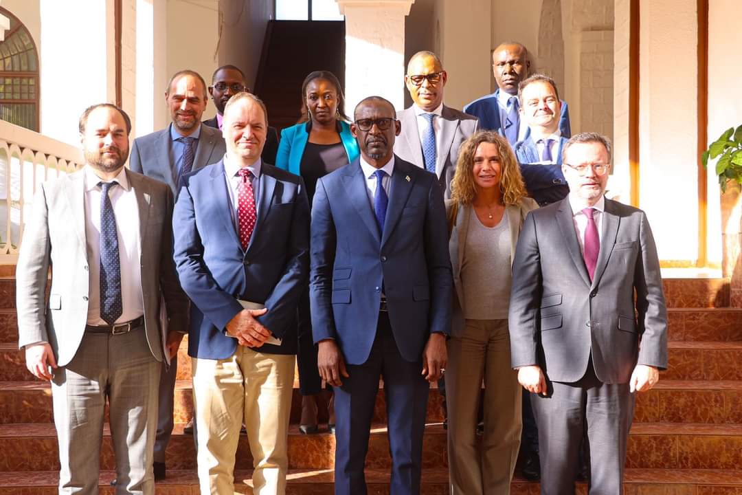 Son Excellence Monsieur Abdoulaye DIOP, Ministre des Affaire étrangères et de la Coopération internationale, a reçu en audience ce lundi 23 janvier 2023, les Envoyés spéciaux pour le Sahel de la Belgique, des Pays –Bas et du Luxembourg en visite conjointe au Mali.